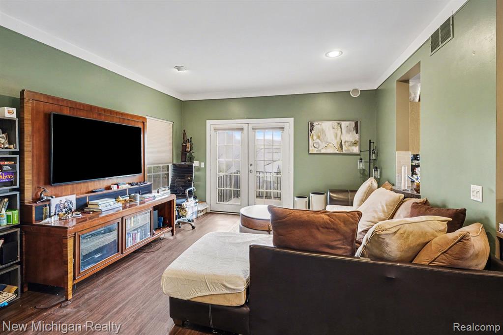 2666 Crooks Road Royal Oak, MI 48073 - Photo 4 of 26