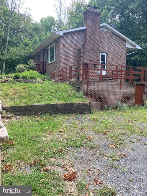 9290 Windrush Drive Lorton, VA 22079 - Photo 2 of 15 a backyard of a house with lots of green space