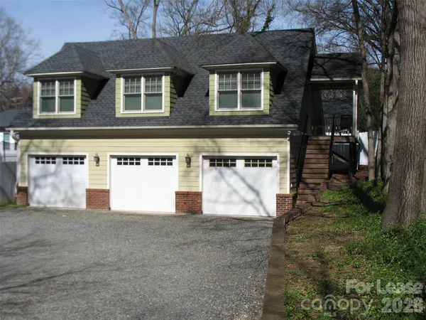 $1,950 | 3041 Park Road, Unit CARRIAGE, Charlotte, NC 28209