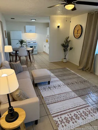 $995 | 144 West Villaret Boulevard, Unit 156, San Antonio, TX 78221
