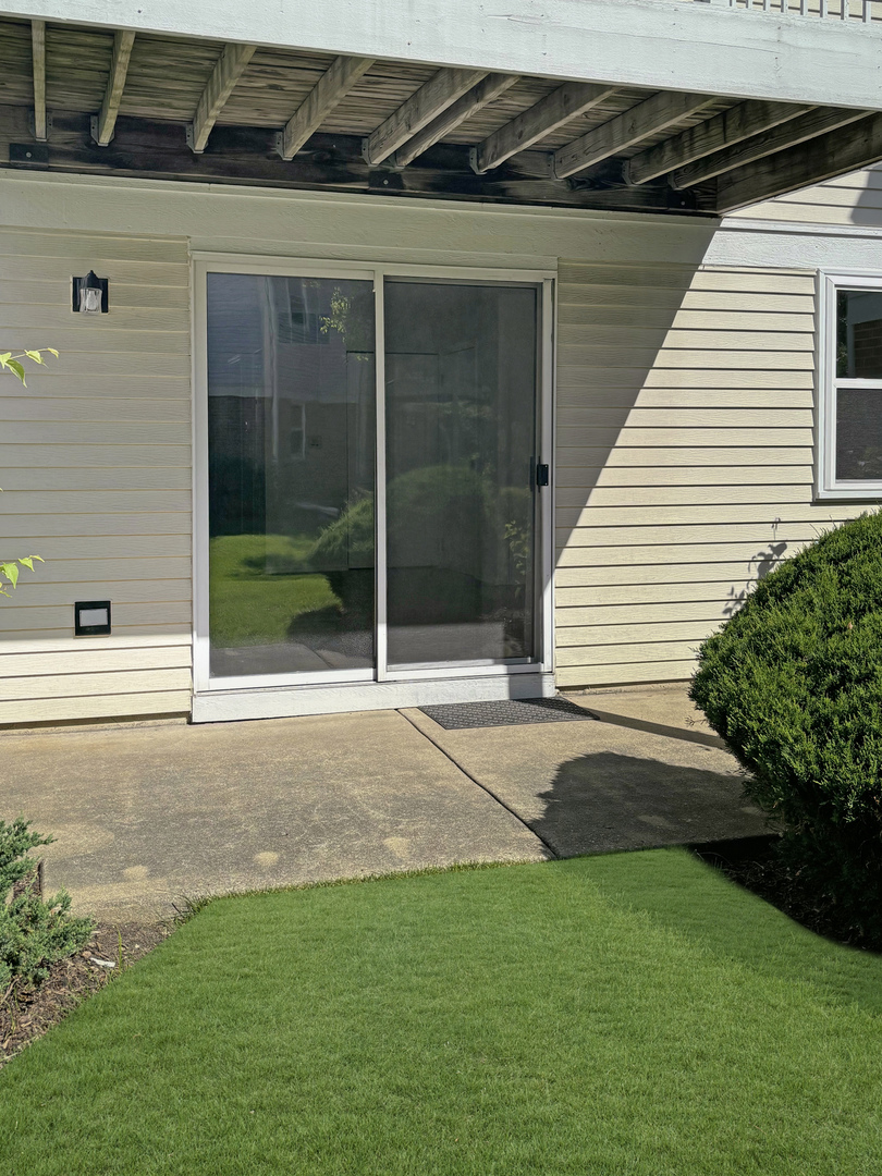 71 Larch Court, Unit B Schaumburg, IL 60193 - Photo 13 of 14 a view of backyard of house