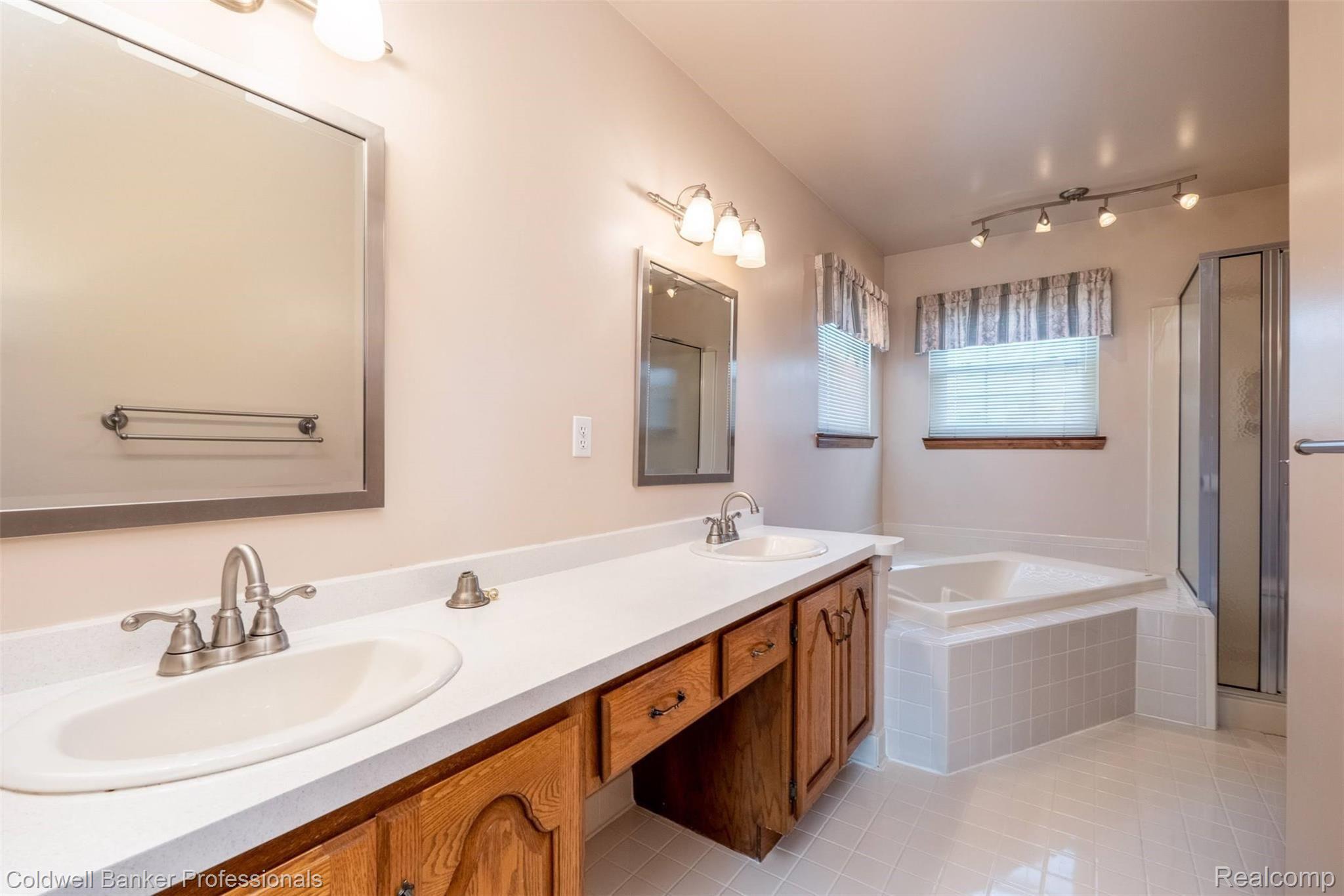 45686 Radnor Road Canton, MI 48187 - Photo 14 of 22 45686 Radnor Rd (29 of 47).jpg