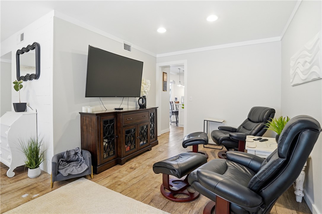 805 Mallery Street, Unit B St. Simons Island, GA 31522 - Photo 6 of 37