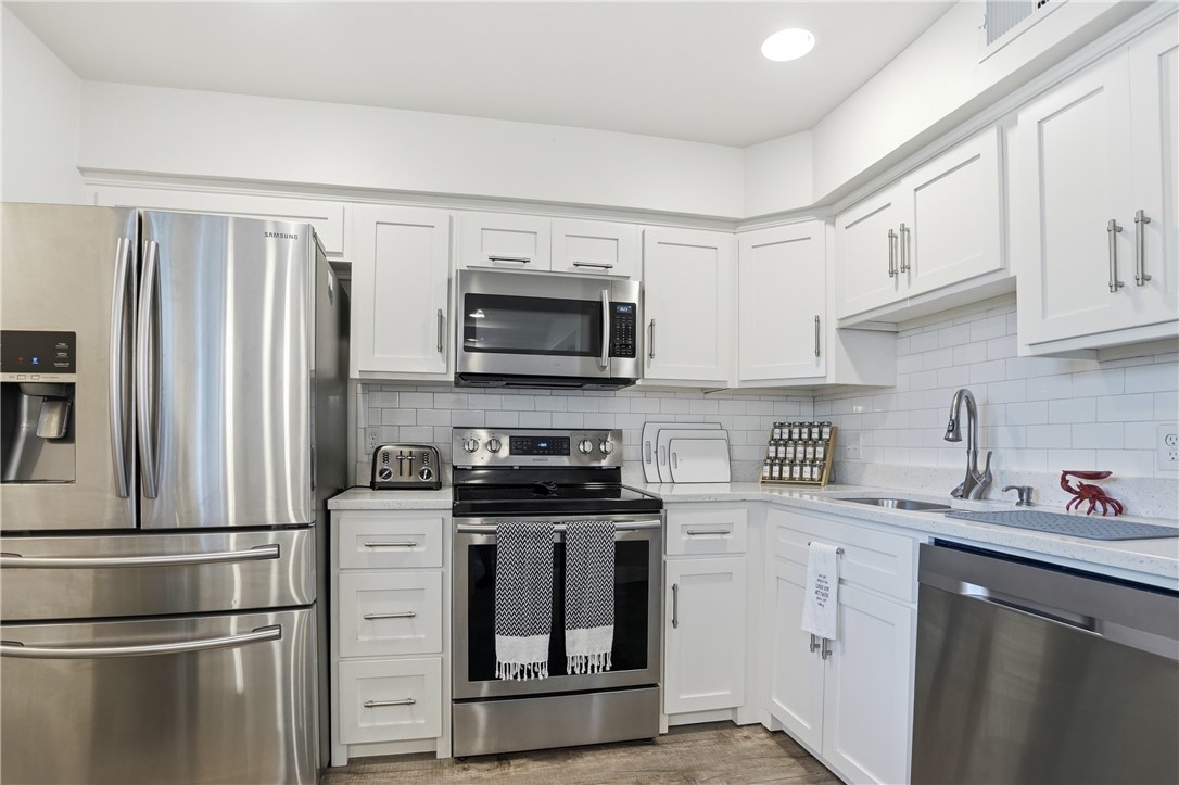 805 Mallery Street, Unit B St. Simons Island, GA 31522 - Photo 10 of 37