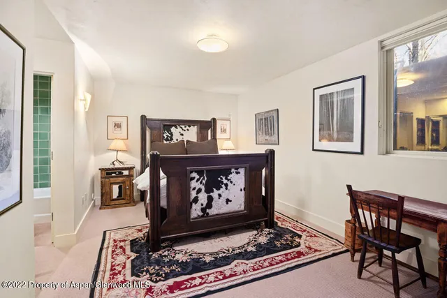 a view of work space with furniture