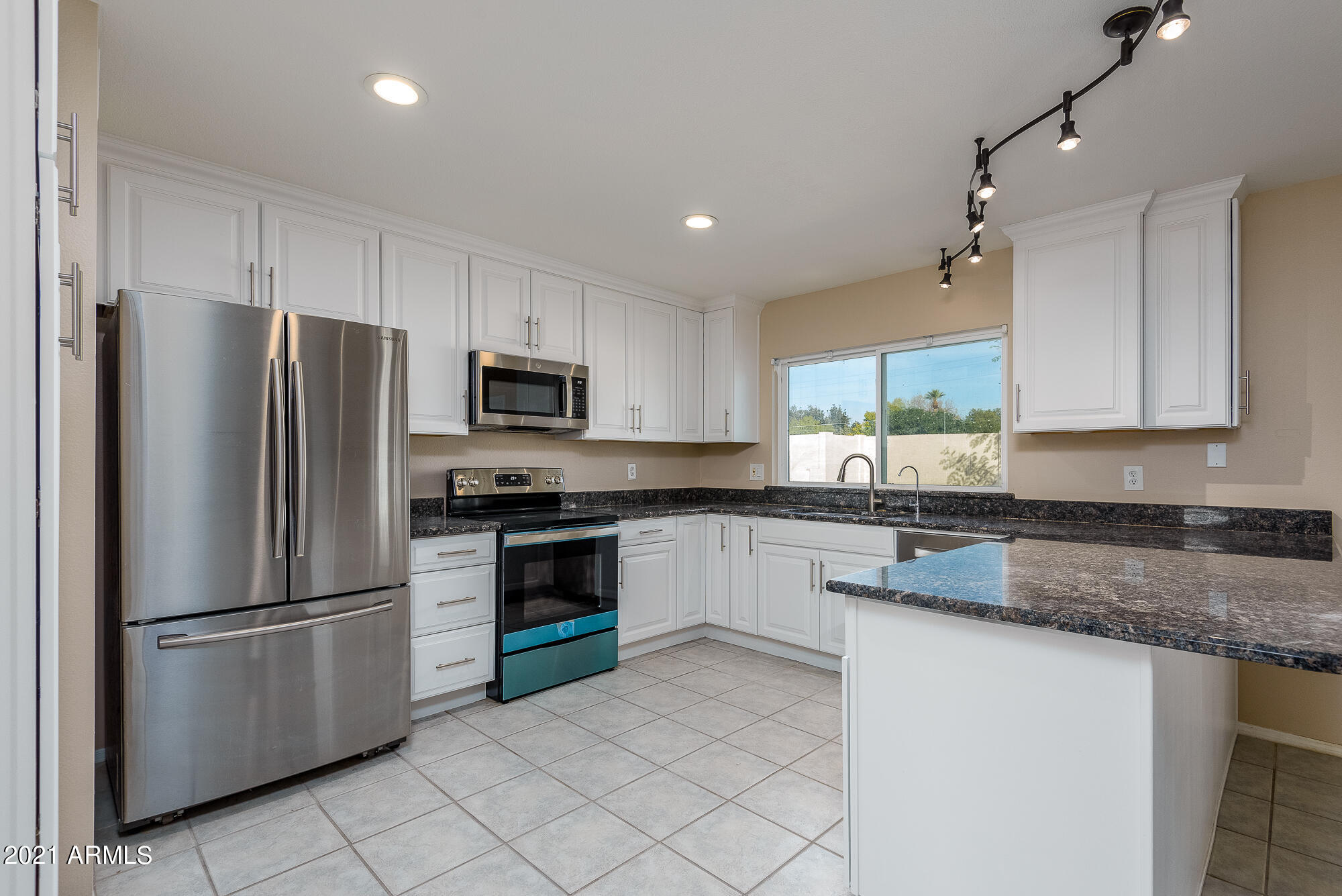 2439 South Evergreen Road Tempe, AZ 85282 - Photo 17 of 35 Evergreen-12