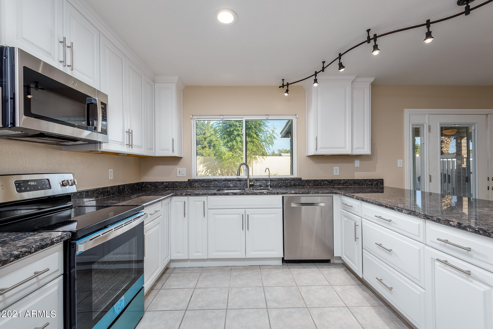 2439 South Evergreen Road Tempe, AZ 85282 - Photo 18 of 35 Evergreen-13