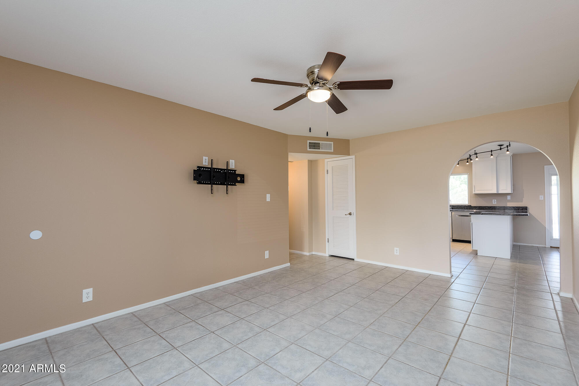 2439 South Evergreen Road Tempe, AZ 85282 - Photo 4 of 35 Evergreen-9
