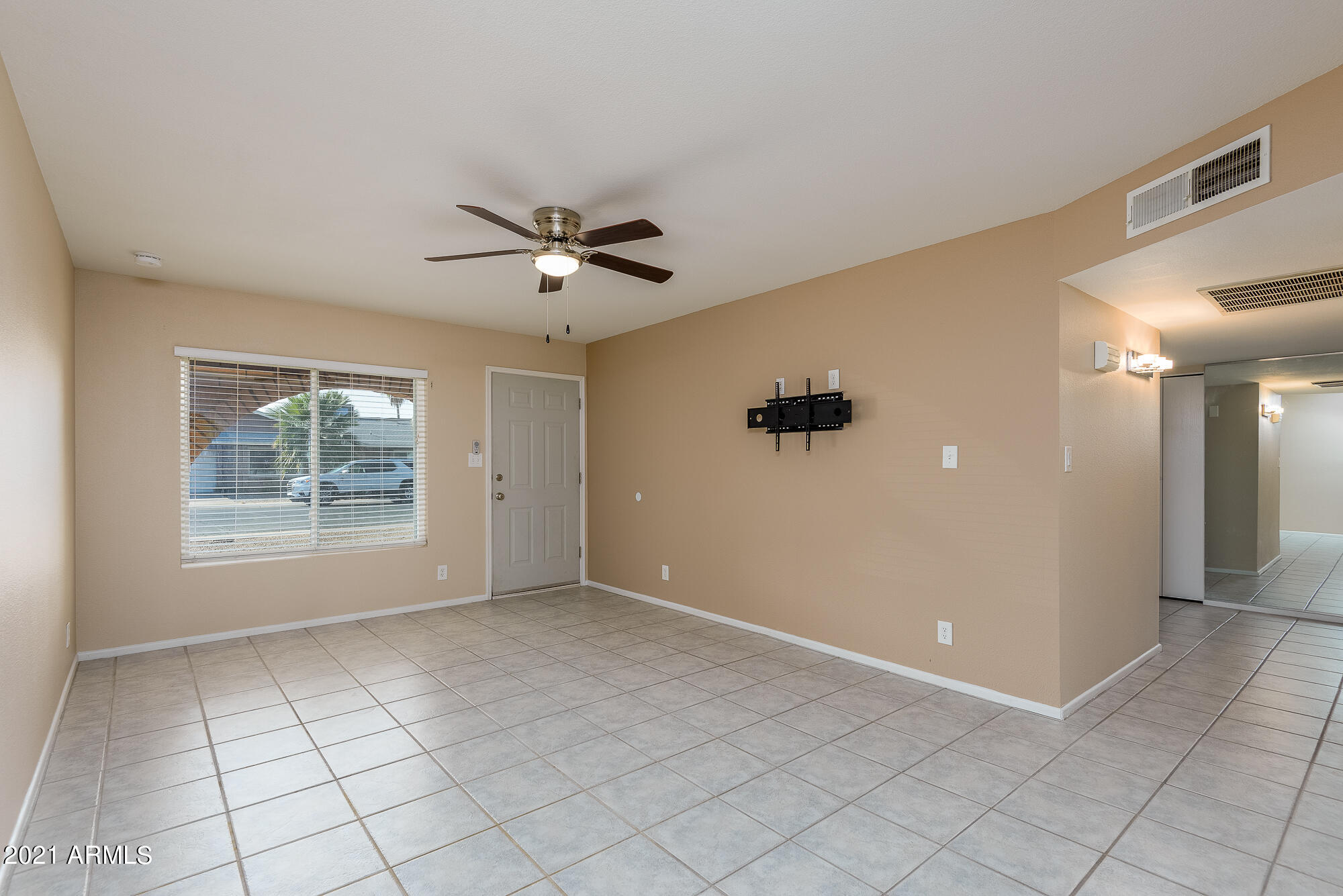 2439 South Evergreen Road Tempe, AZ 85282 - Photo 7 of 35 Evergreen-10