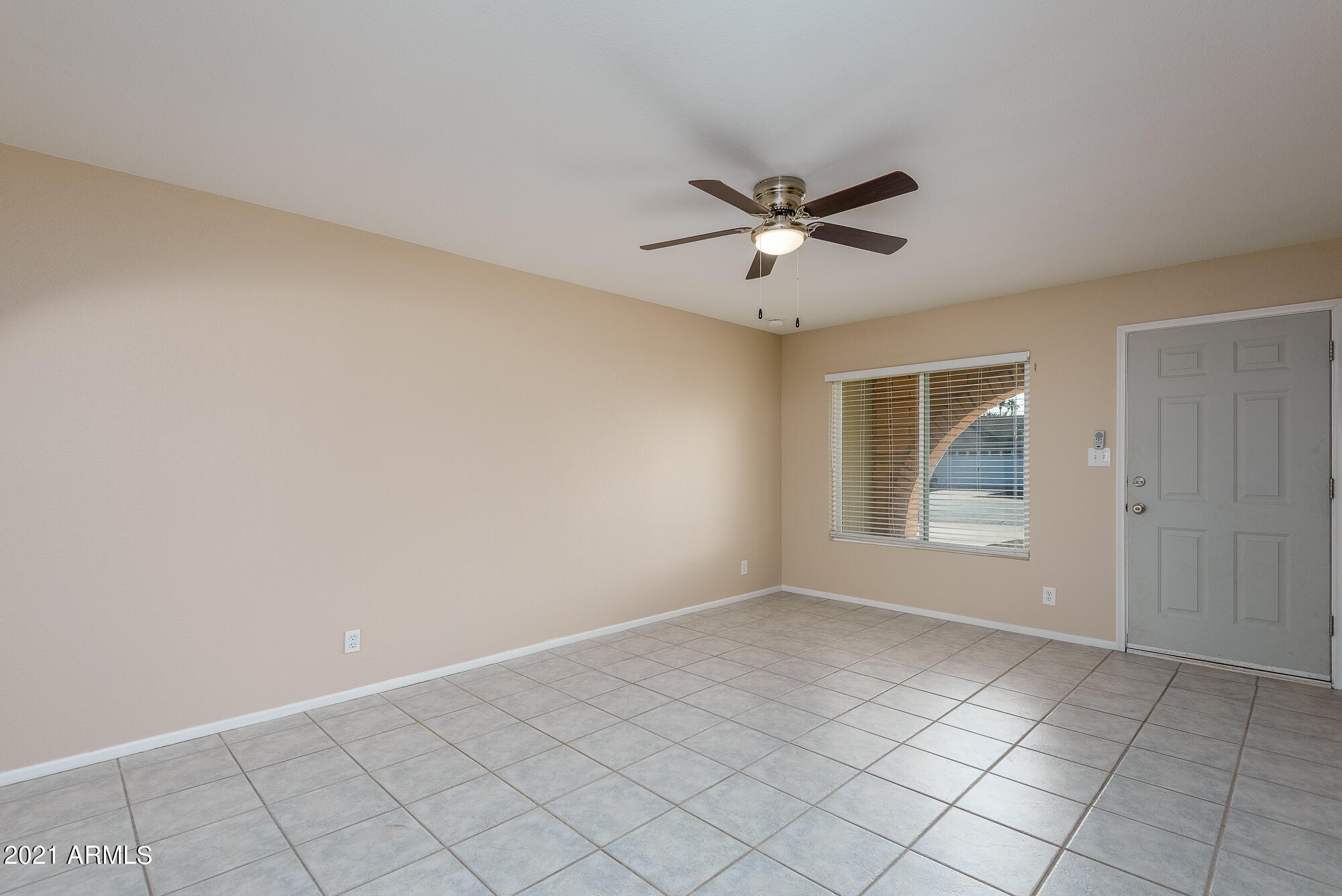 2439 South Evergreen Road Tempe, AZ 85282 - Photo 8 of 35 Evergreen-11