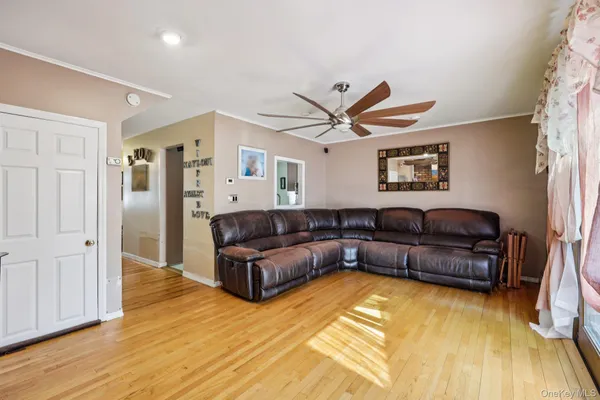 $769,990 | 31 Circle Drive, Bay Shore, NY 11706