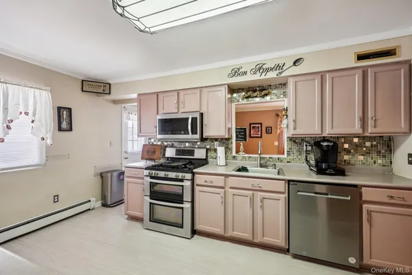 $769,990 | 31 Circle Drive, Bay Shore, NY 11706