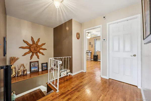 $769,990 | 31 Circle Drive, Bay Shore, NY 11706