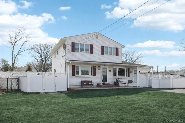 $769,990 | 31 Circle Drive, Bay Shore, NY 11706