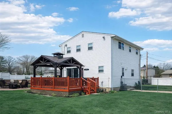 $769,990 | 31 Circle Drive, Bay Shore, NY 11706