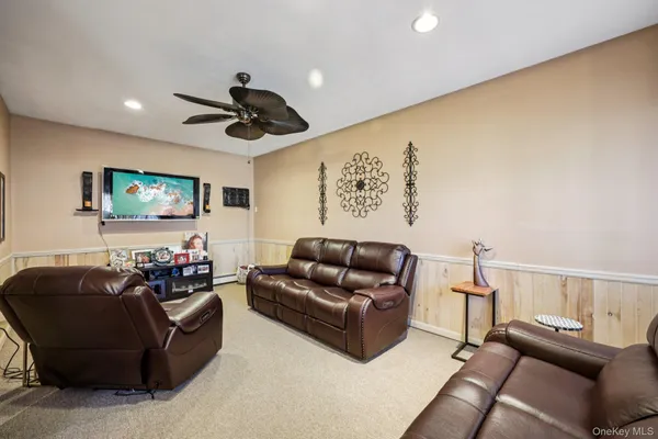 $769,990 | 31 Circle Drive, Bay Shore, NY 11706