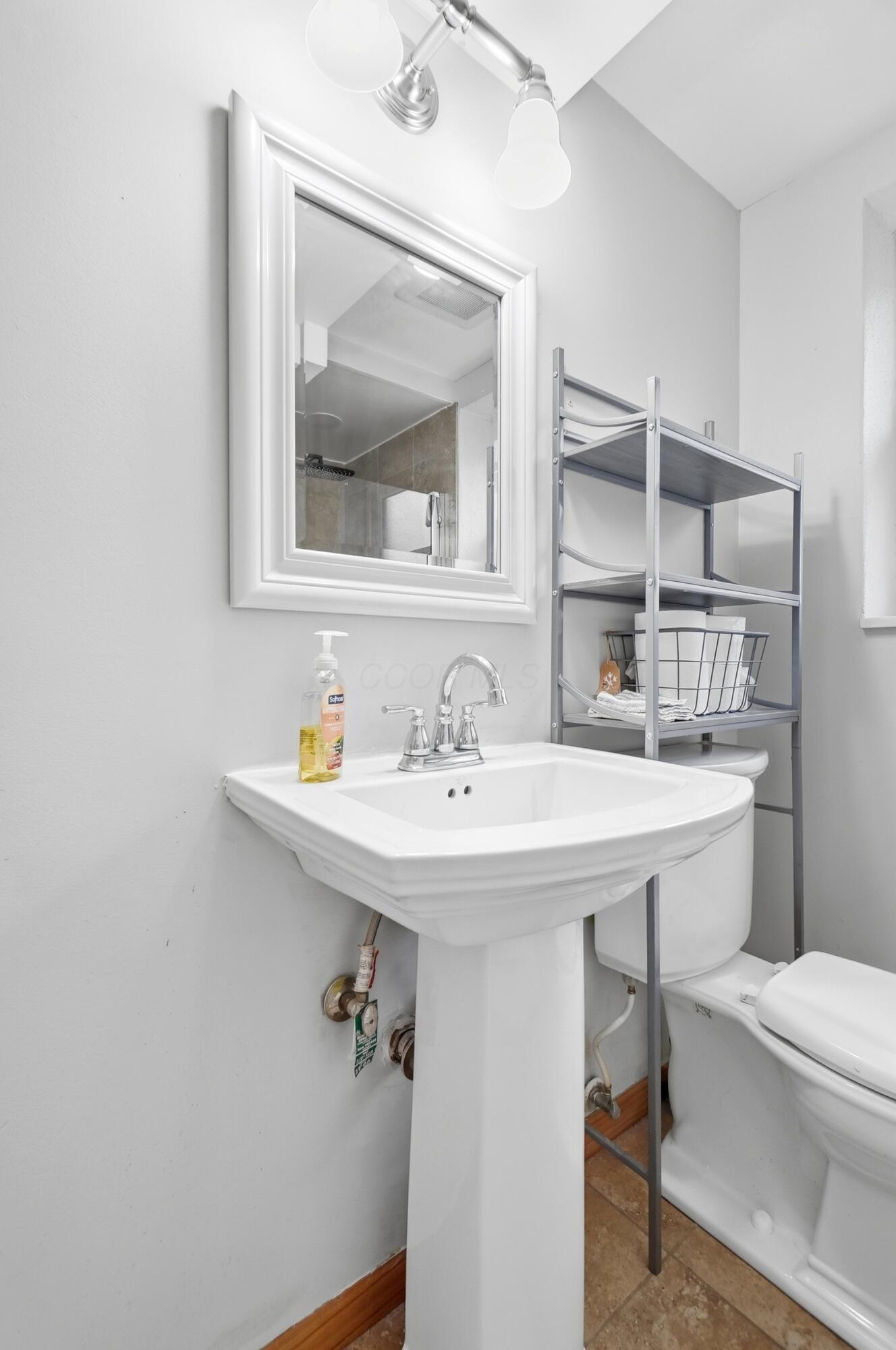 1381 Zollinger Road Columbus, OH 43221 - Photo 45 of 68 053