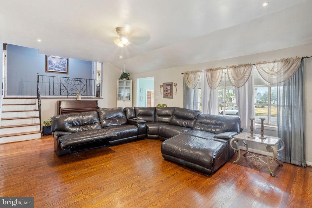 900 Hilltop Road Cinnaminson, NJ 08077 - Photo 11 of 34