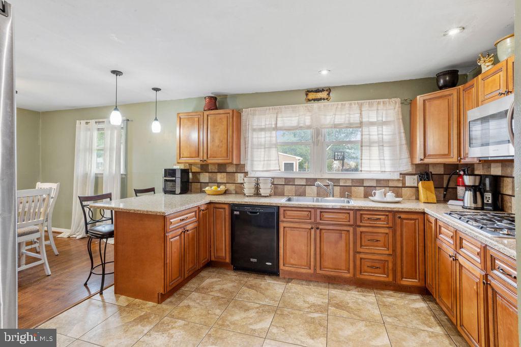 900 Hilltop Road Cinnaminson, NJ 08077 - Photo 12 of 34