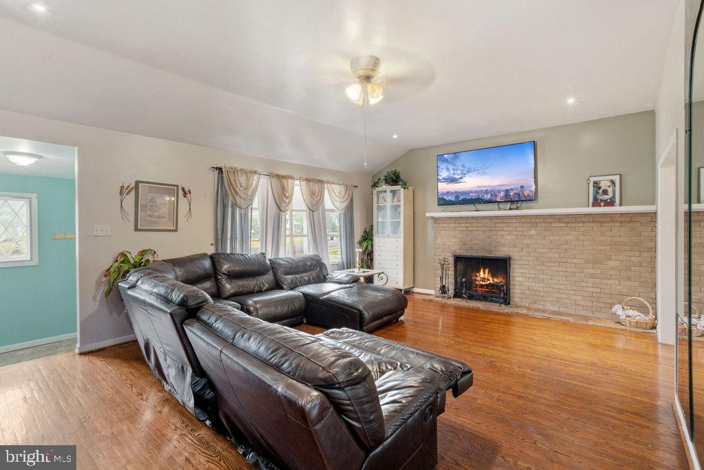 900 Hilltop Road Cinnaminson, NJ 08077 - Photo 10 of 34
