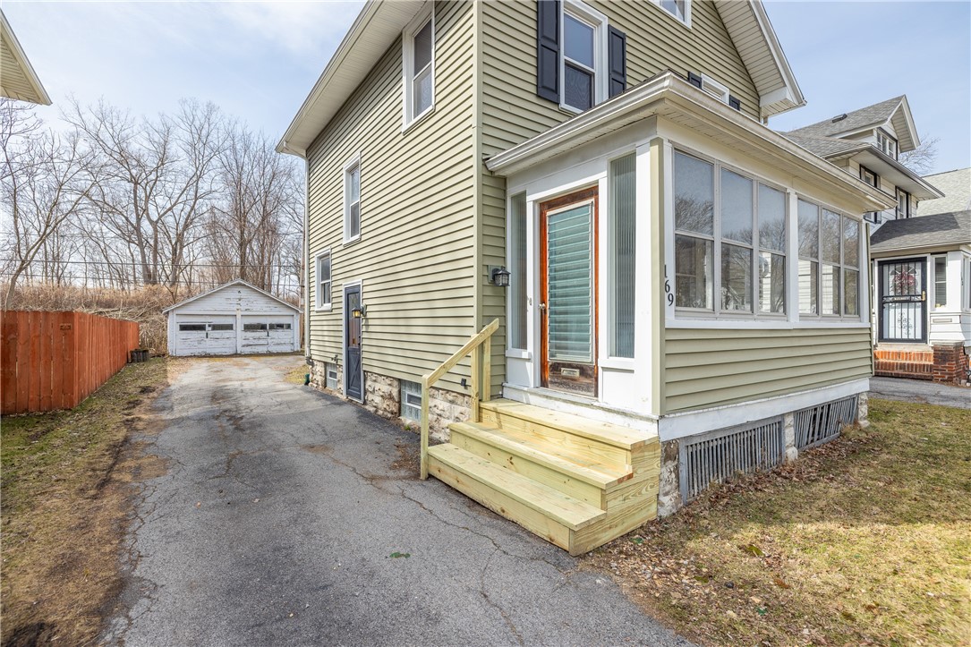 169 Westfield Street Rochester, NY 14619 - Photo 3 of 32