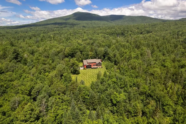 $1,075,000 | 429 Black Bear Path, Mendon, VT 05701