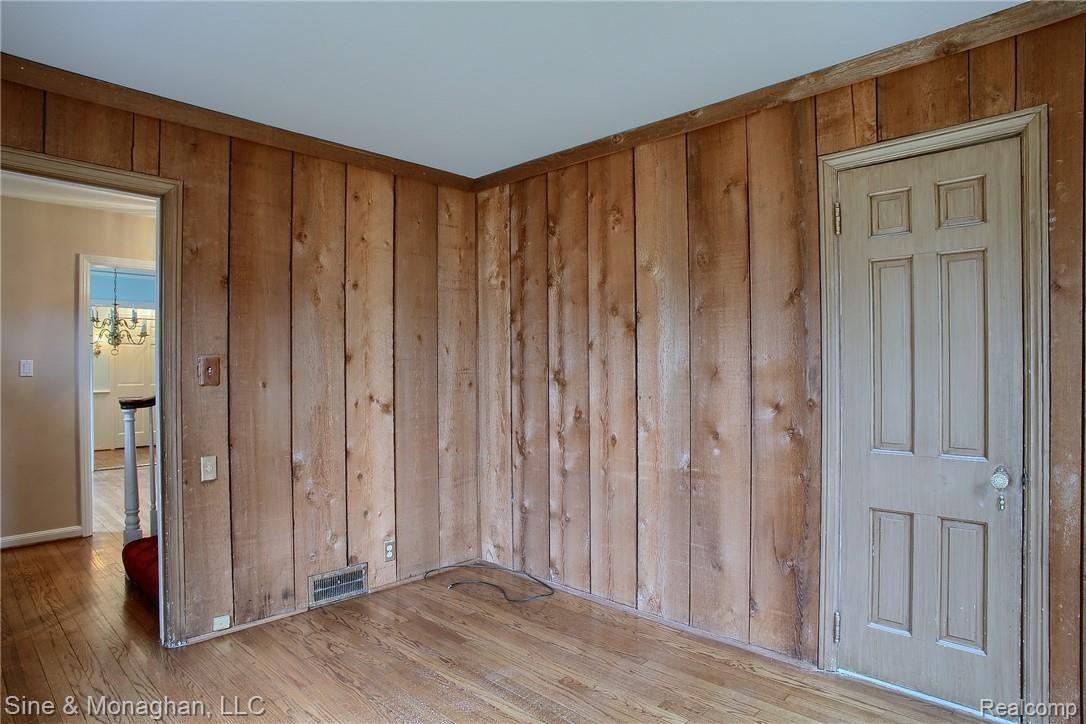 1022 Harvard Road Grosse Pointe, MI 48230 - Photo 18 of 36 6-Library 2nd View.jpg