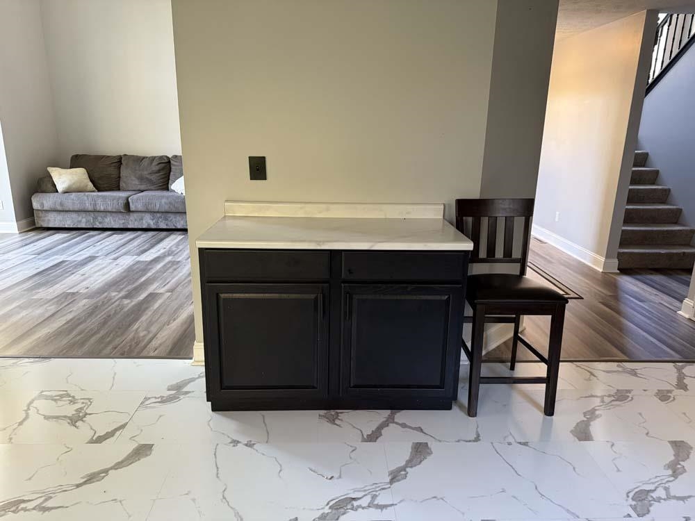 2179 Gainsboro Avenue Davis, IL 61019 - Photo 37 of 50 a living room with a couch and a potted plant