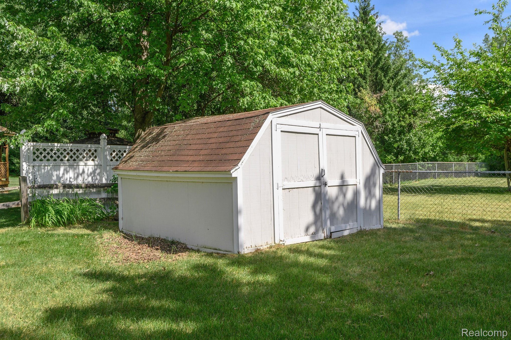 13231 North Horrell Road Fenton, MI 48430 - Photo 25 of 27 CNG_3322.jpg