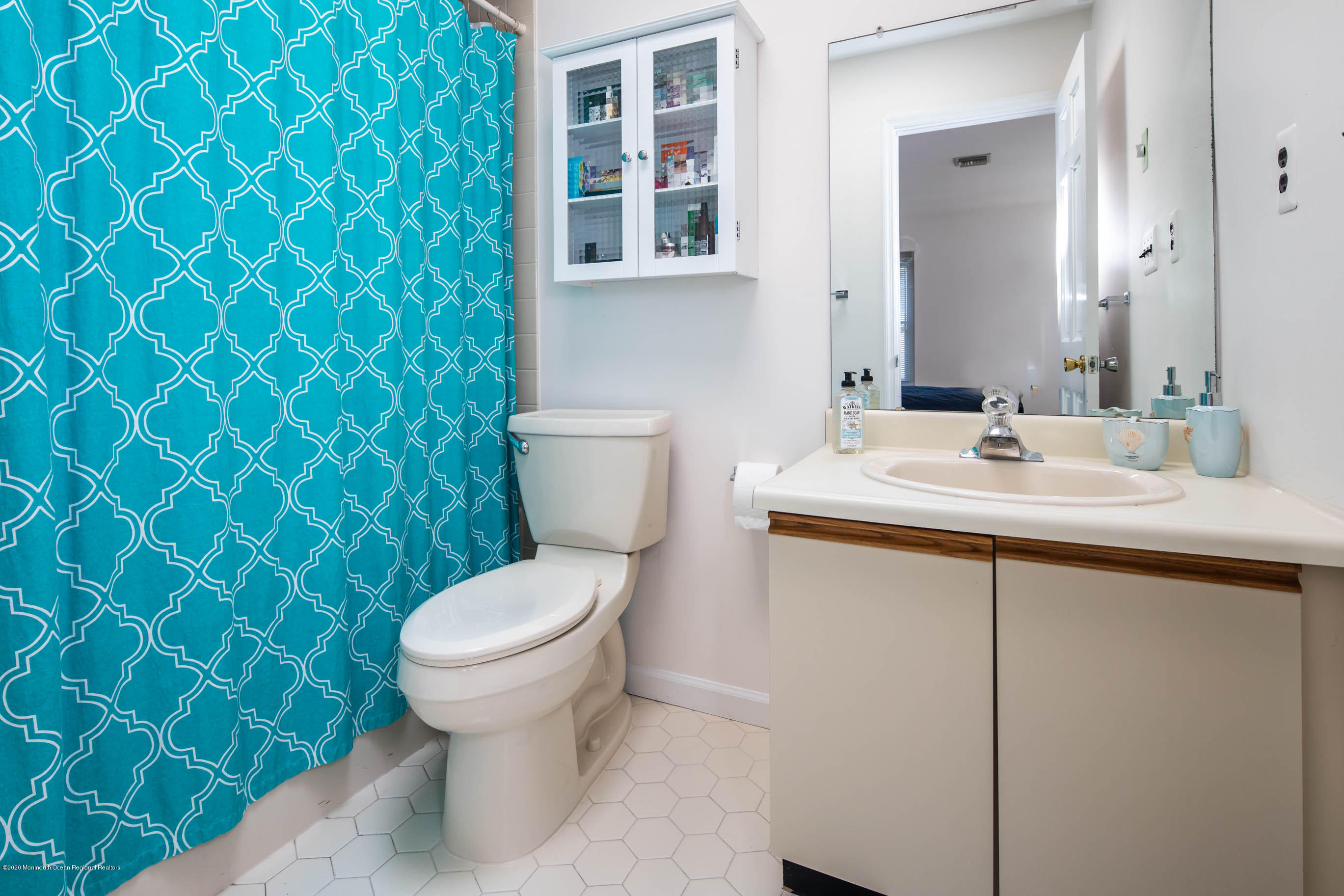 65 East River Road, Unit 26 Rumson, NJ 07760 - Photo 23 of 30 Bathroom with tub