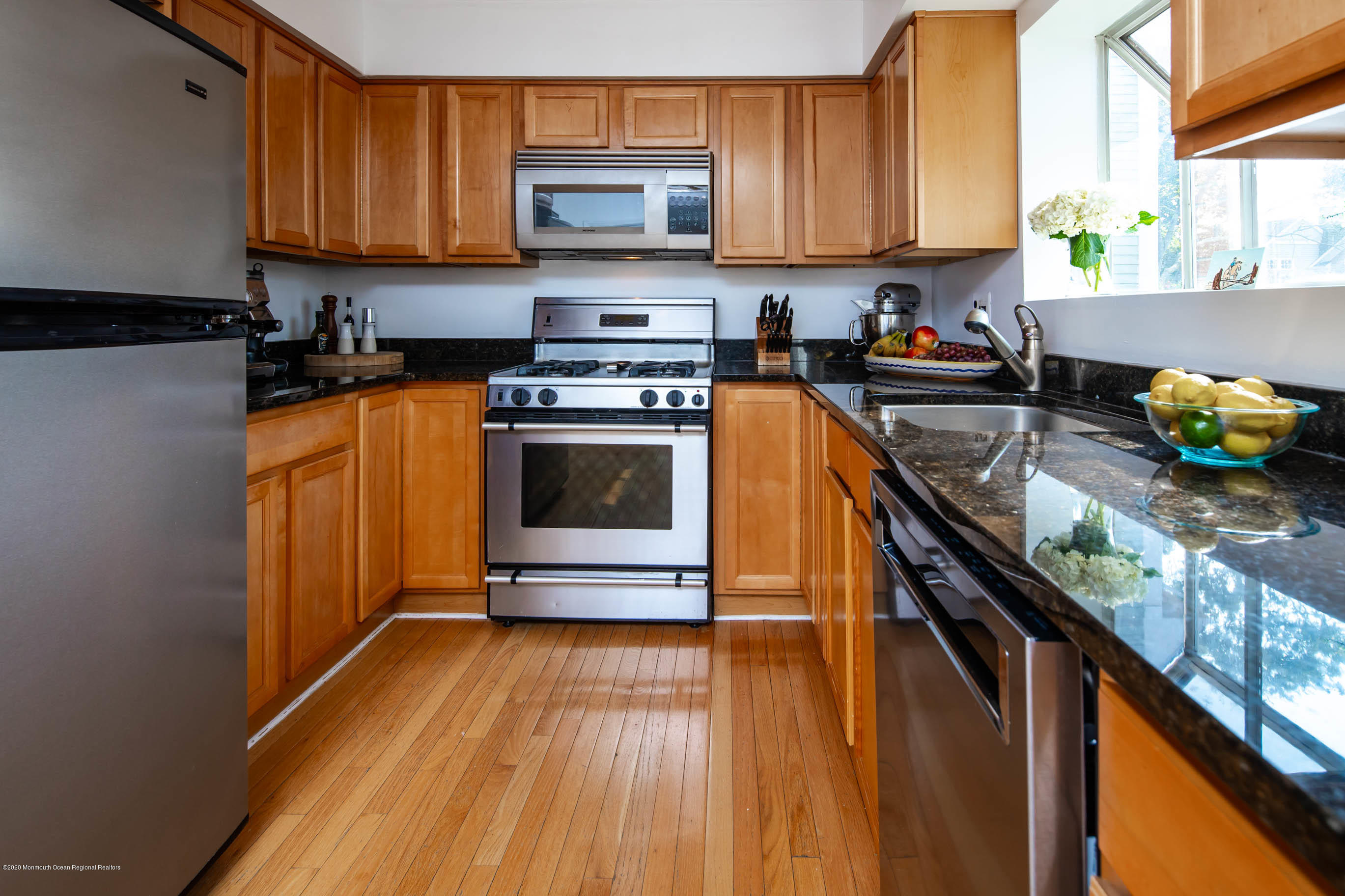65 East River Road, Unit 26 Rumson, NJ 07760 - Photo 5 of 30 Updated Kitchen