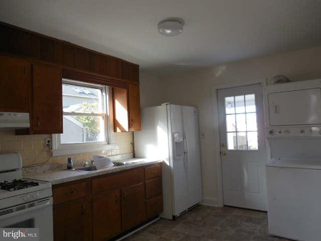 13 Parkwood Road Baltimore, MD 21222 - Photo 8 of 14 Kitchen View 2