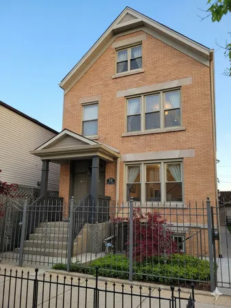 $1,800 | 3648 West George Street, Unit G, Chicago, IL 60618