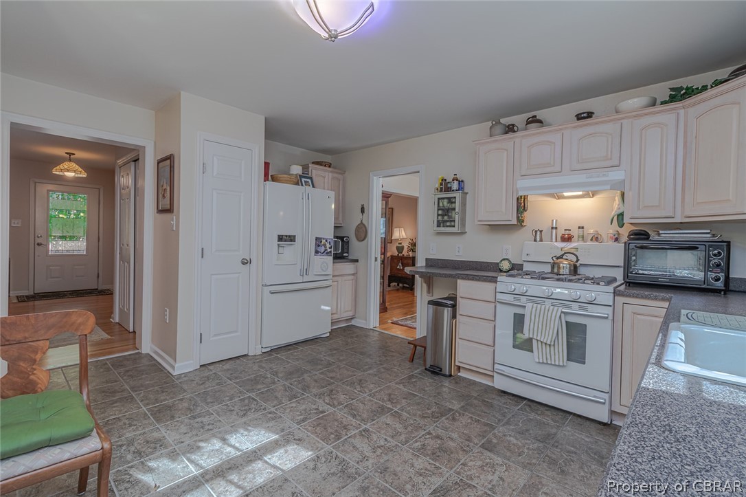 177 Walnut Street Kilmarnock, VA 22482 - Photo 13 of 44