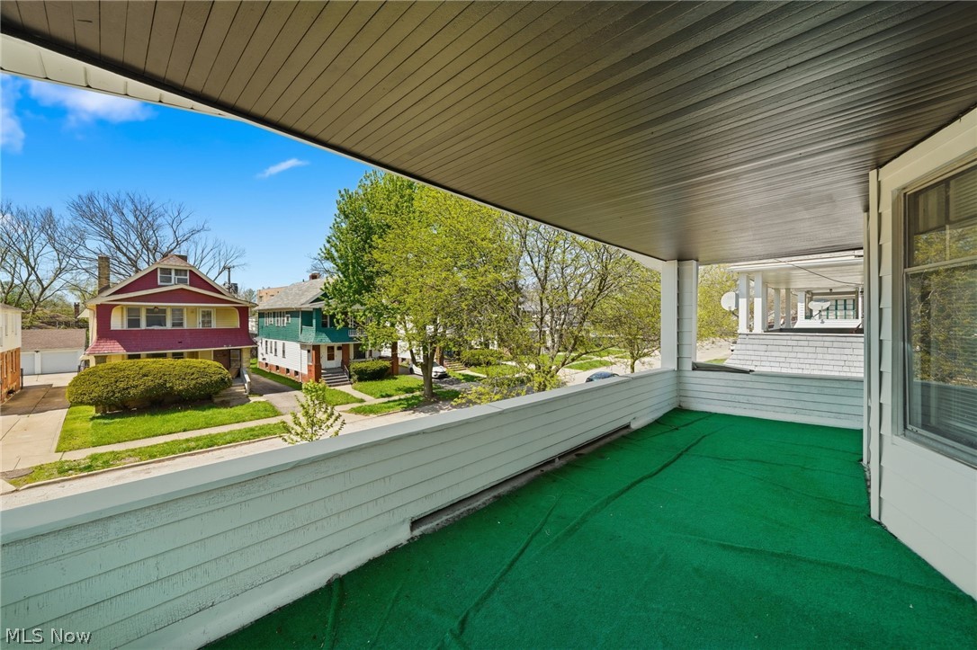 829 Helmsdale Road Cleveland, OH 44112 - Photo 5 of 26