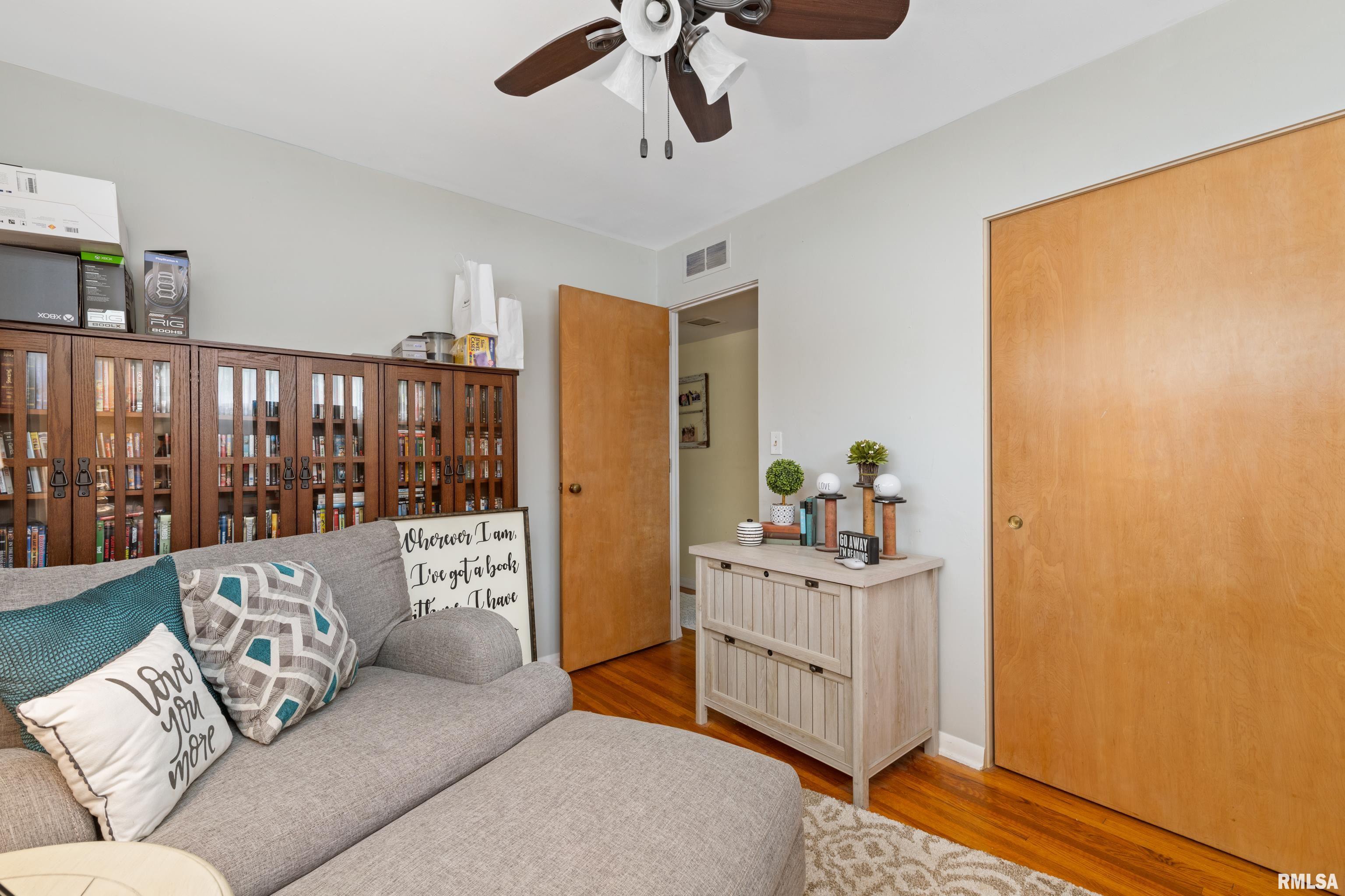 Pioneer Woodhull Illinois