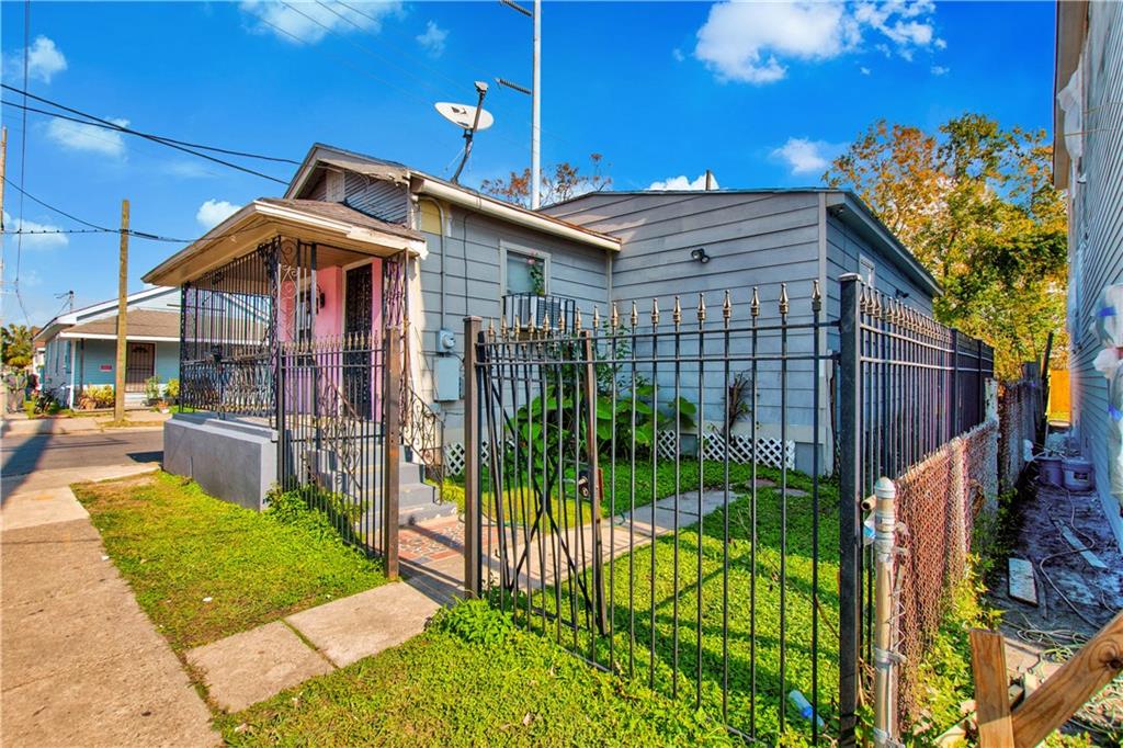 2437 Allen Street New Orleans, LA 70119 - Photo 3 of 17