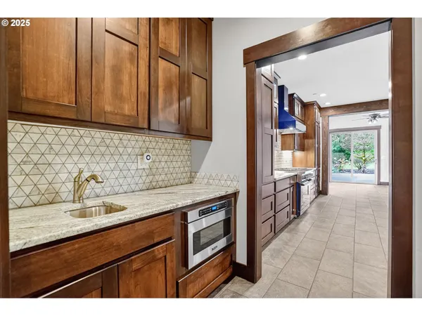 $1,390,000 | 18740 South Upper Highland Road, Beavercreek, OR 97004