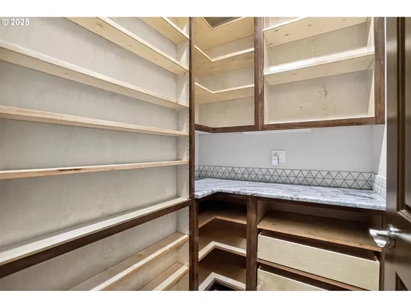 $1,390,000 | 18740 South Upper Highland Road, Beavercreek, OR 97004