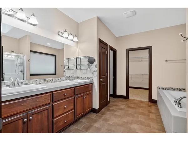 $1,390,000 | 18740 South Upper Highland Road, Beavercreek, OR 97004