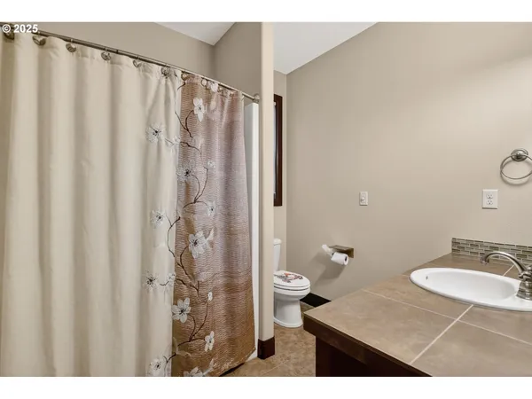 $1,390,000 | 18740 South Upper Highland Road, Beavercreek, OR 97004