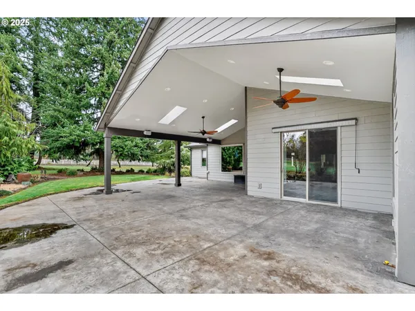 $1,390,000 | 18740 South Upper Highland Road, Beavercreek, OR 97004
