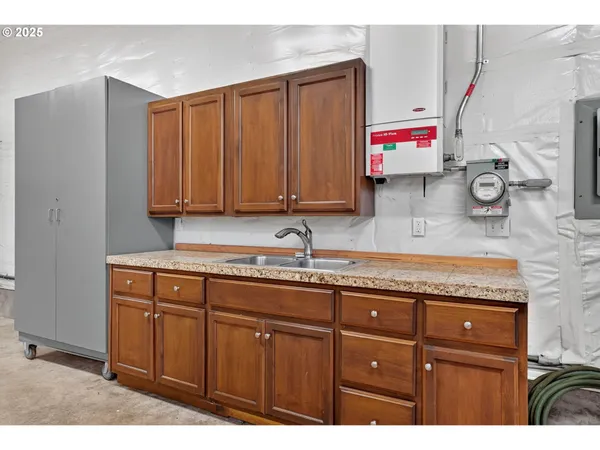 $1,390,000 | 18740 South Upper Highland Road, Beavercreek, OR 97004