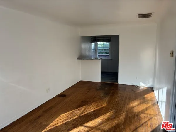 $1,800 | 130 East Hillcrest Boulevard, Unit B, Inglewood, CA 90301