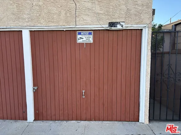 $1,800 | 130 East Hillcrest Boulevard, Unit B, Inglewood, CA 90301