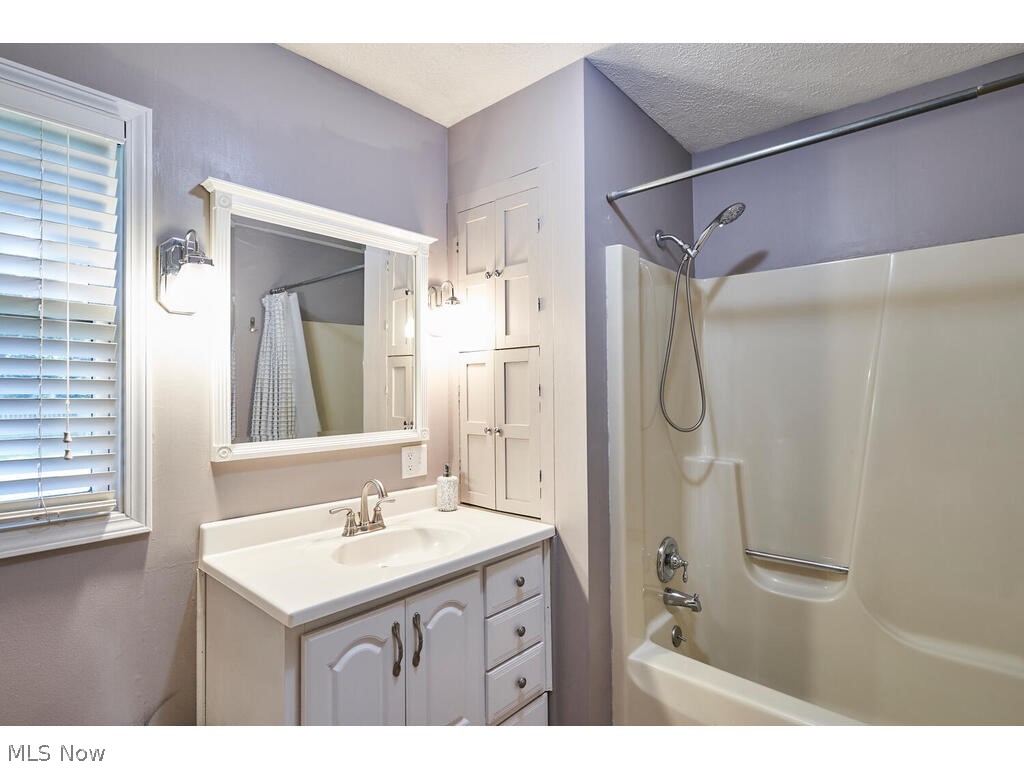 837 Brunsdorph Road Fairlawn, OH 44333 - Photo 17 of 35 Private bath off master bedroom with marble floors