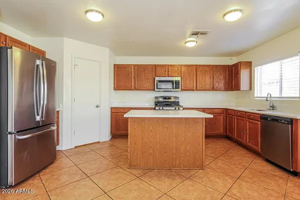 $2,125 | 6010 West Encinas Lane, Phoenix, AZ 85043