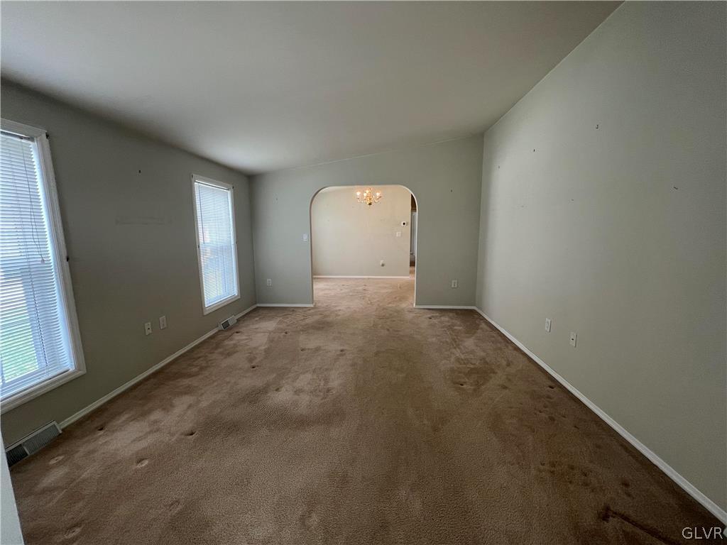 27 Abbey Road Easton, PA 18040 - Photo 5 of 24 Gallery Image 5