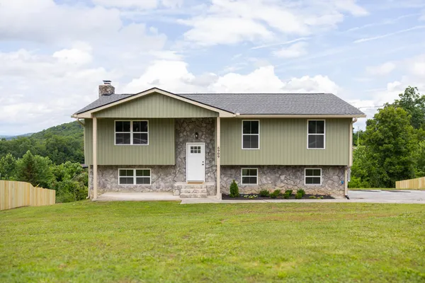 $399,900 | 6909 Sandy Cove Drive, Harrison, TN 37341