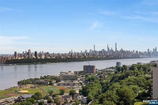 $174,900 | 5 Horizon Road, Unit 403, Fort Lee, NJ 07024